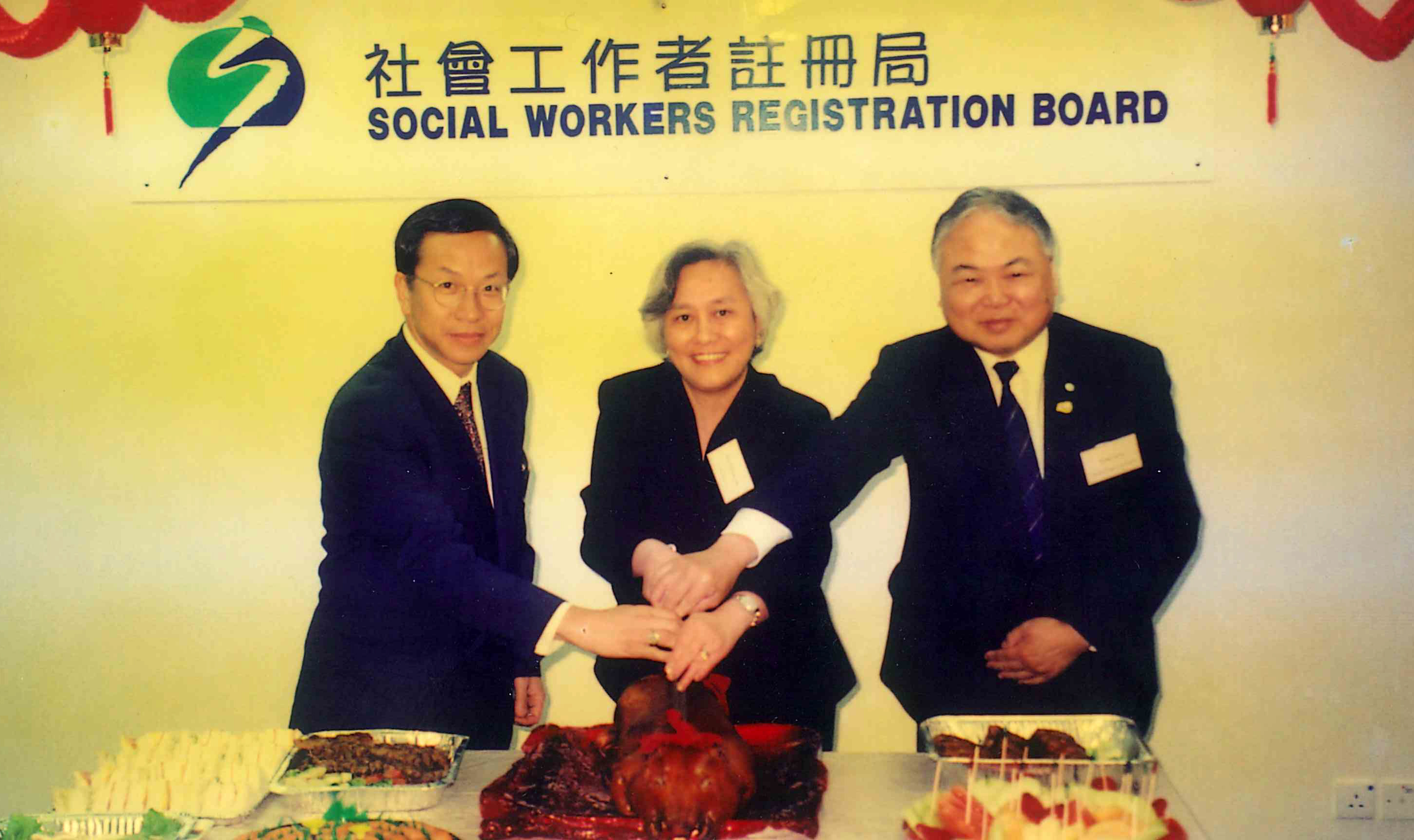 Mr. Hui Yin-fat was the officiating guest for the opening ceremony of the office of the Board. Mr. Hui Yin-fat was the officiating guest for the opening ceremony of the office of the Board.
